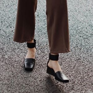 NWT COS Leather Sandals US 8 EUR 39